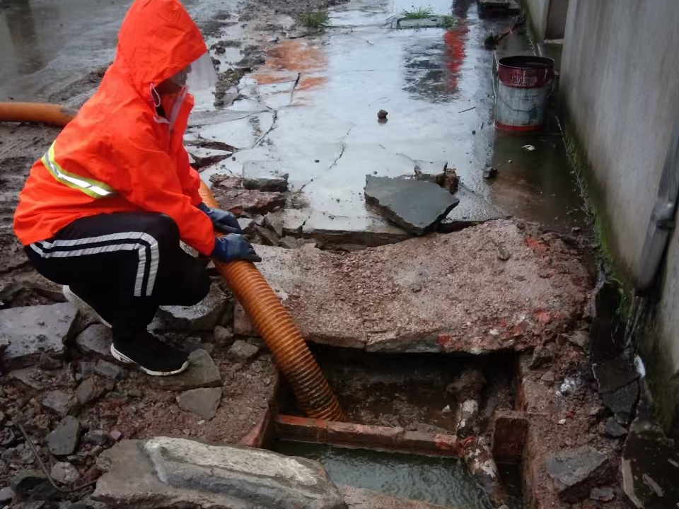 打安镇专业清理污水池 炜誉市政以规范流程守护城市 “肠道”