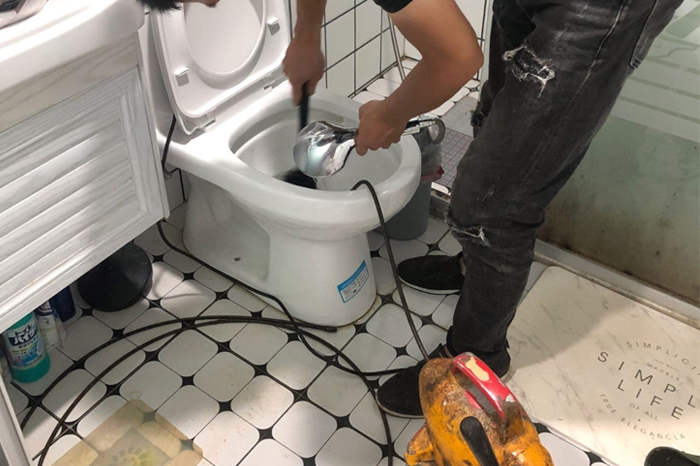 打安镇马桶堵塞自己疏通还是找师傅?专业上门服务让你省时更省心